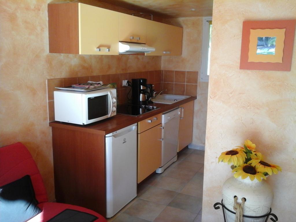Hotel Mas des Lys Roquebrune-sur-Argens Habitación foto