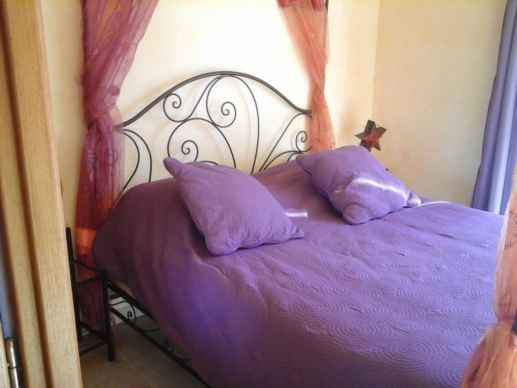 Hotel Mas des Lys Roquebrune-sur-Argens Habitación foto